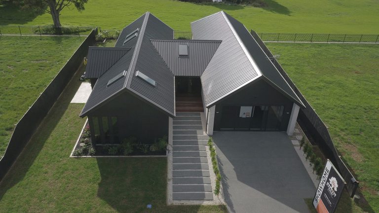 Reliance Roofing - image of a house roof